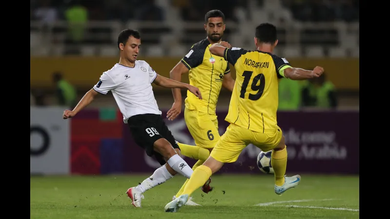 Trận đấu bóng đá giữa đội Foolad và Trận đấu bóng đá giữa đội Foolad và